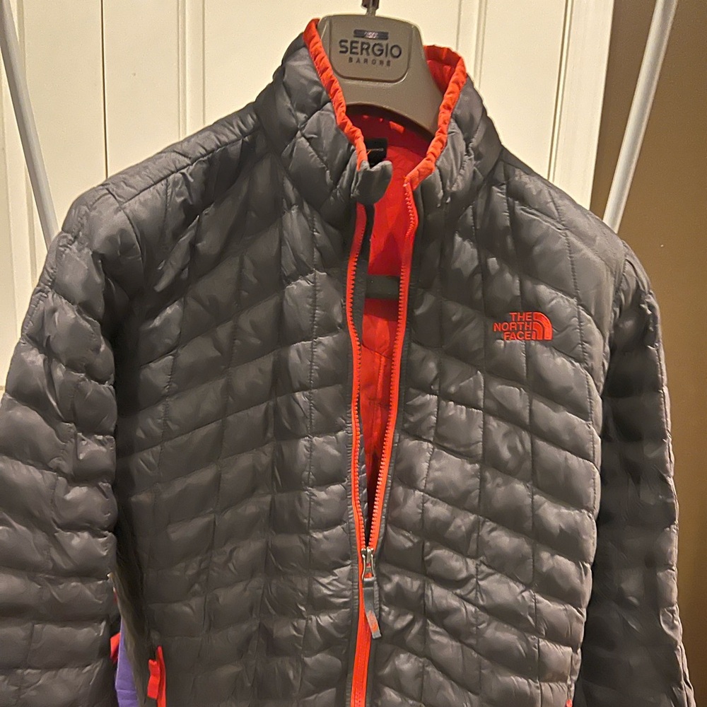 Boy’s grey and orange North face jacket